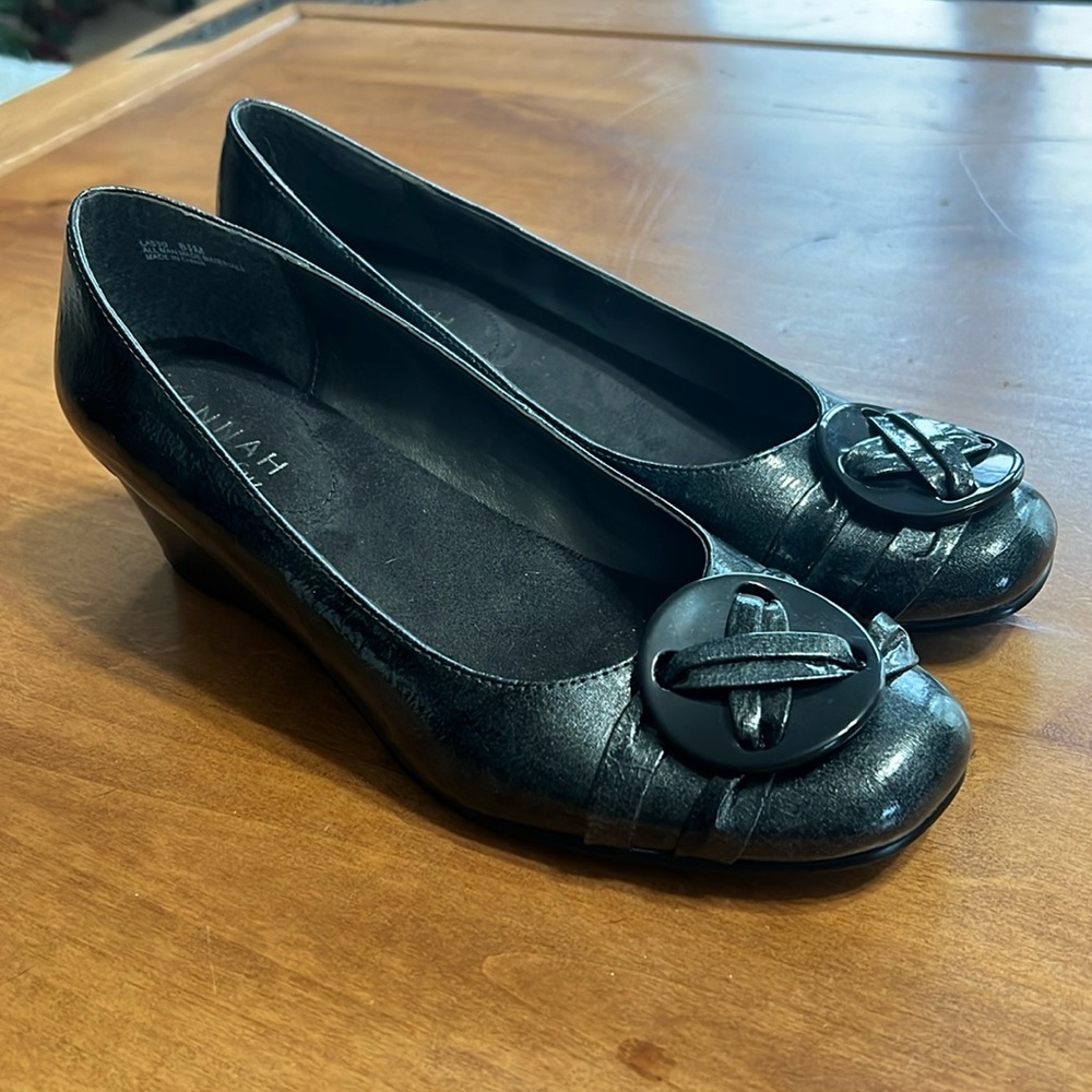 Hannah Wedges in Silver